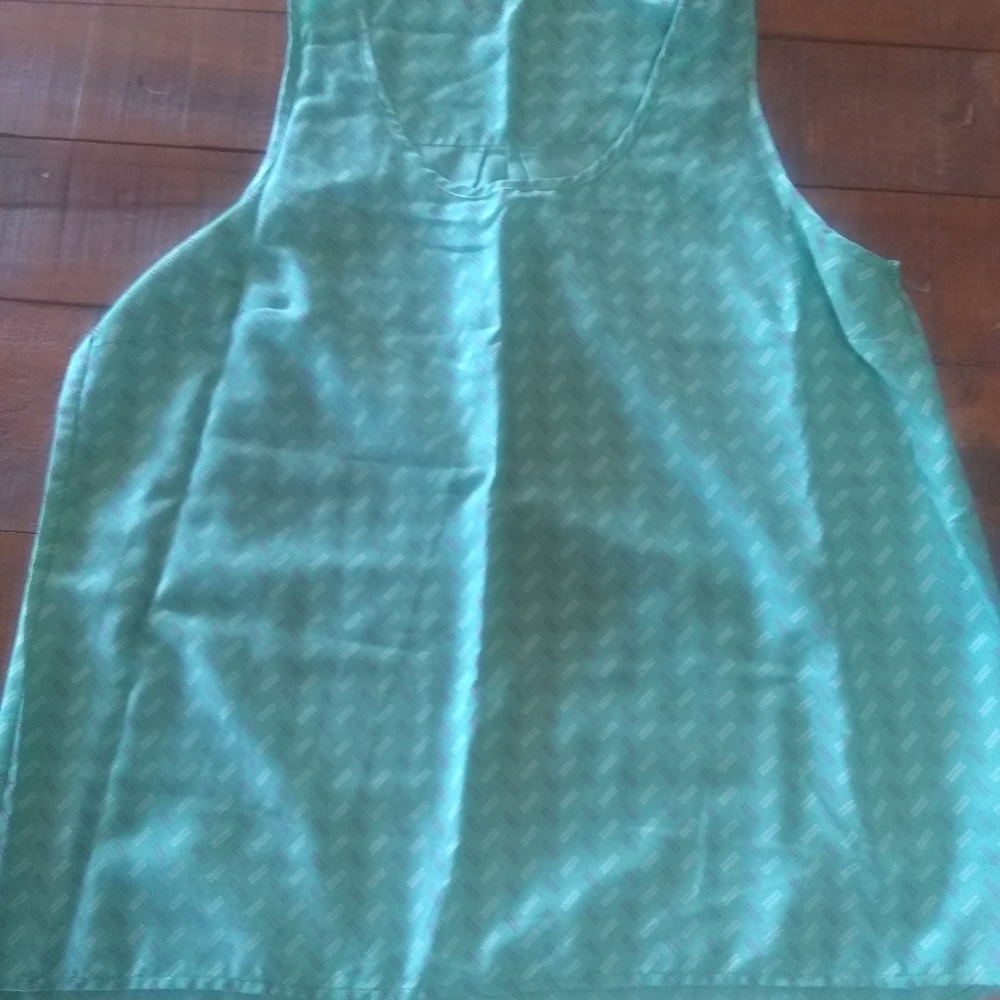 Womans XL Sleeveless Shirt